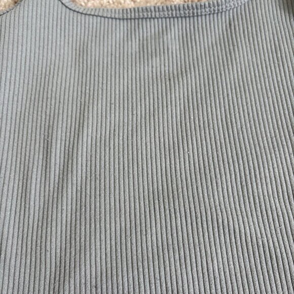 Holister Size Women’s Small Square Neck Ribbed Tank Tops Set of‎ 2 - Picture 12 of 16